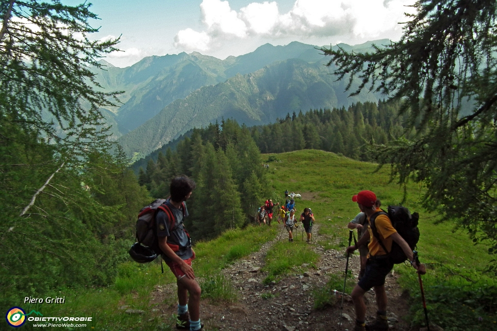 12 ...i giovani veloci camminatori aspettano i ...lenti....JPG